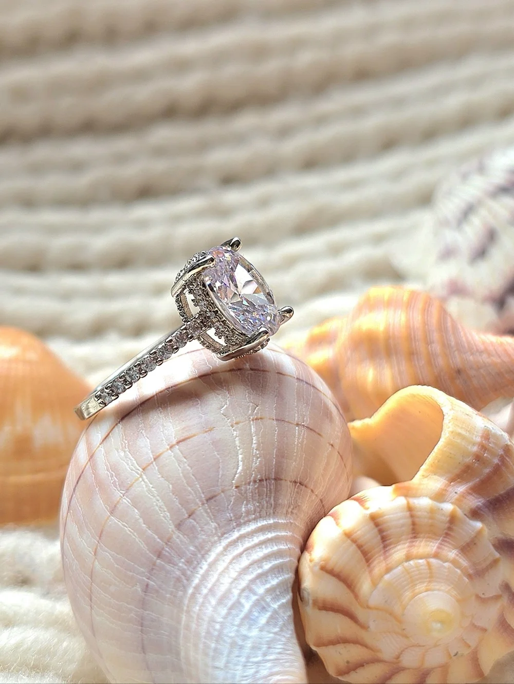 🍒3.5 CT🍒 SIMULATED DIAMOND RING - Picture 6 of 9